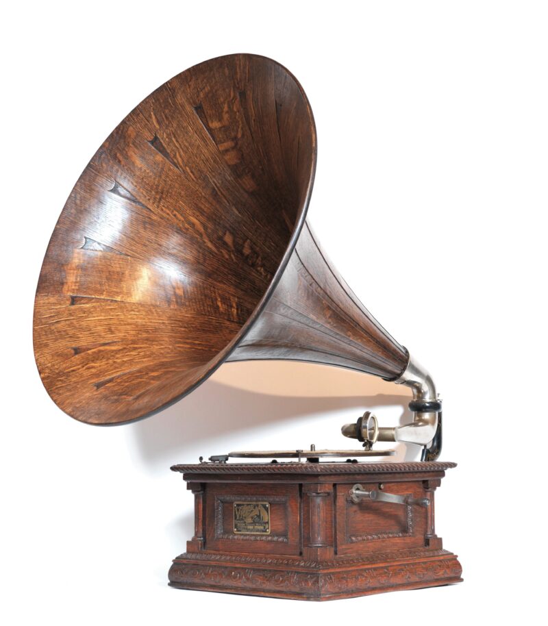1904 Victor Monarch Special Phonograph With 22" Wood Spear Tip Horn
