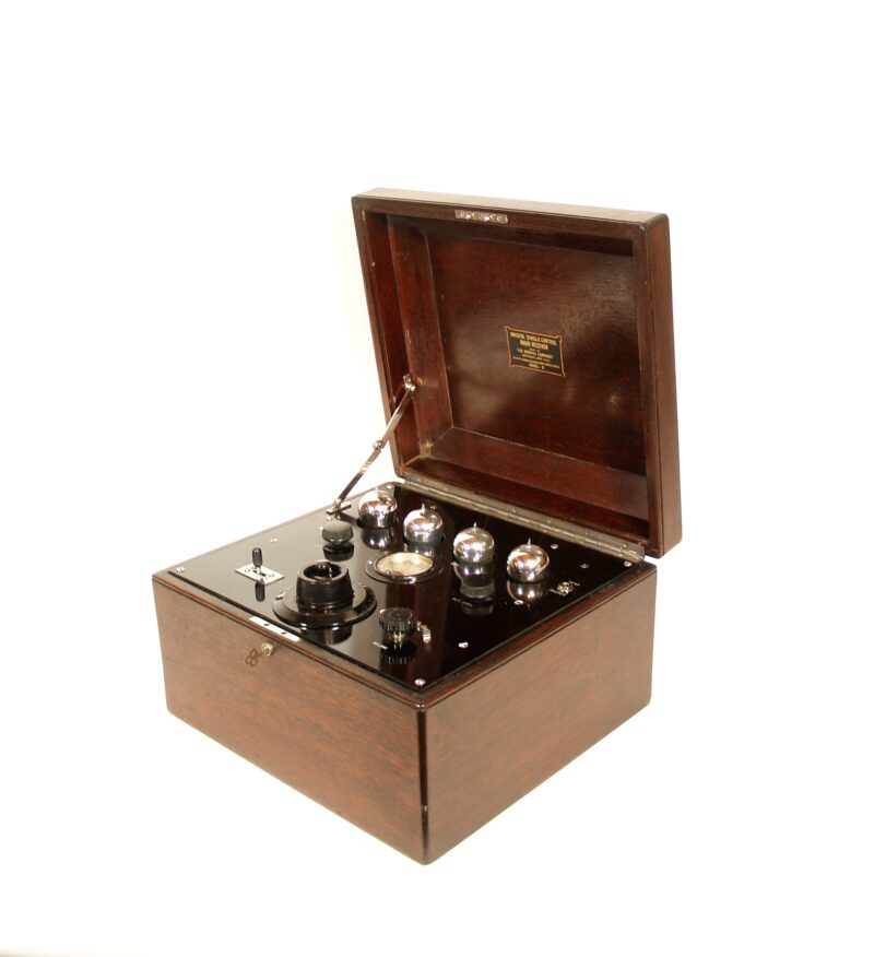 1923 Bristol Model D Radio With Matching Bristol Audiophone Horn Speaker
