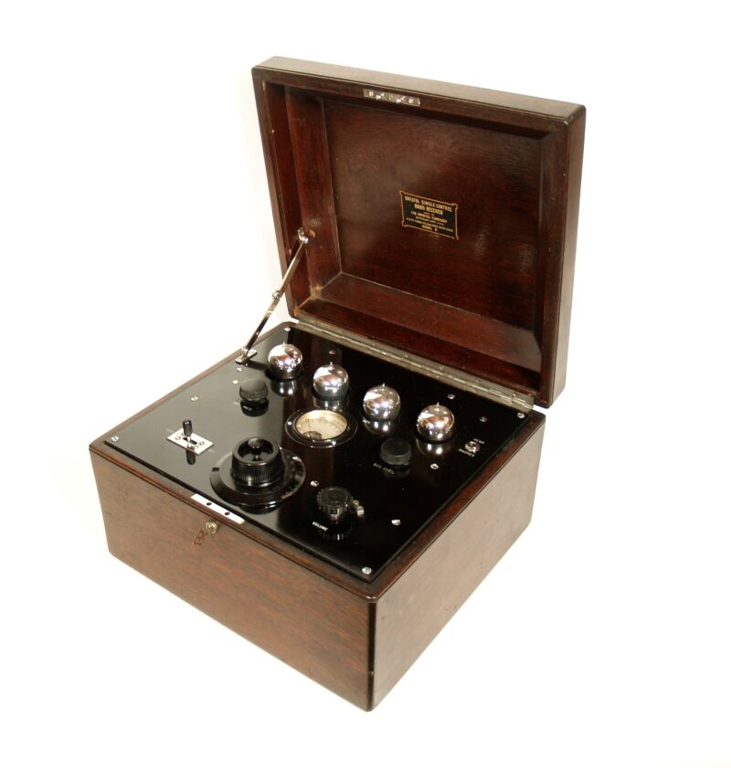 1923 Bristol Model D Radio With Matching Bristol Audiophone Horn Speaker