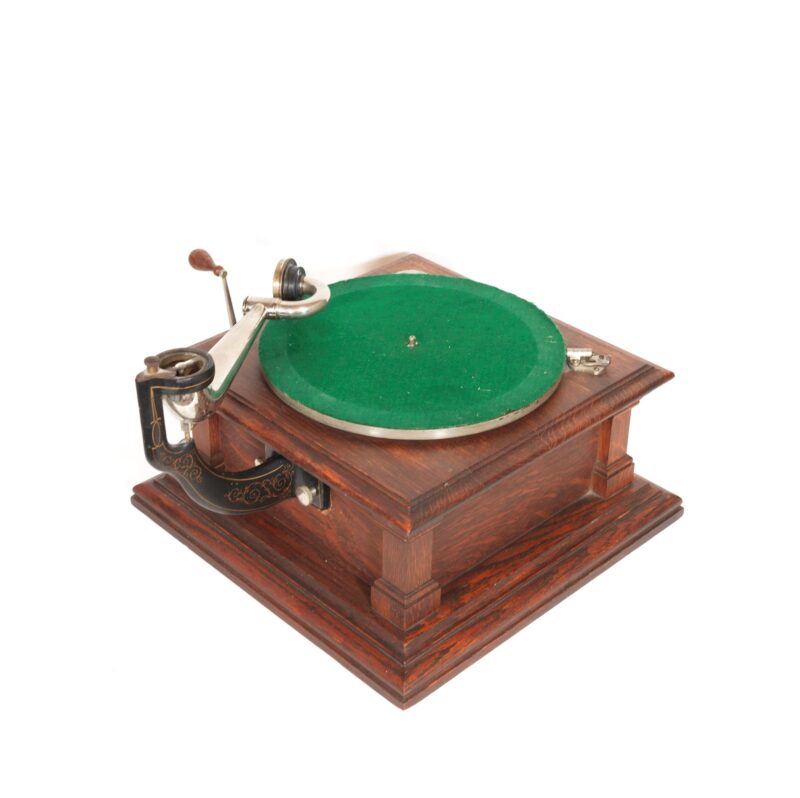 1909 Victor V Phonograph With 24" Scalloped Hawthorne & Sheble Flower Horn
