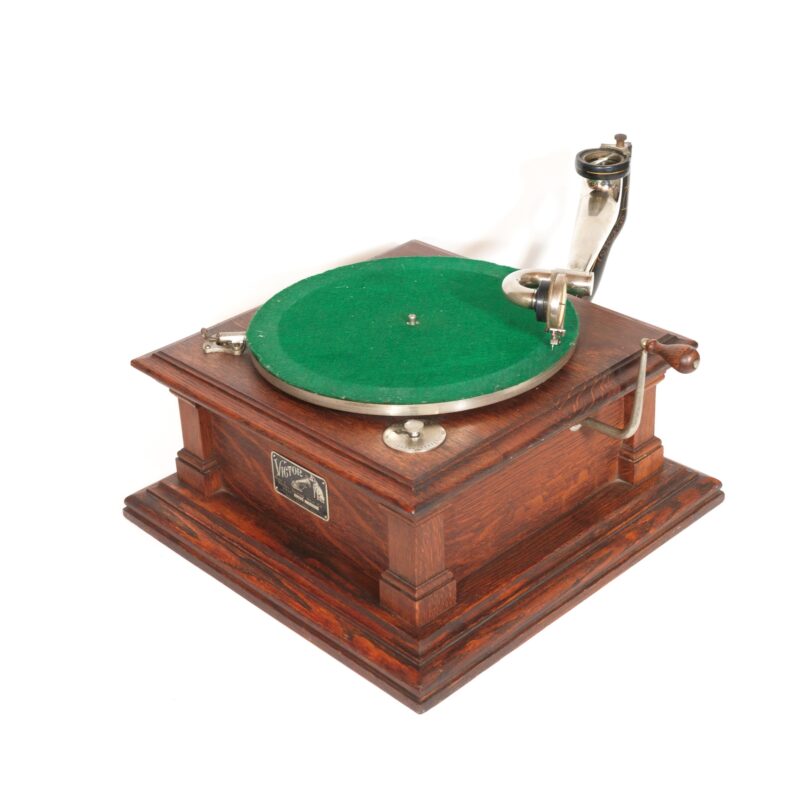 1909 Victor V Phonograph With 24" Scalloped Hawthorne & Sheble Flower Horn