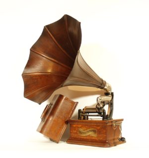 Columbia BKT with Early Scalloped Wood Horn