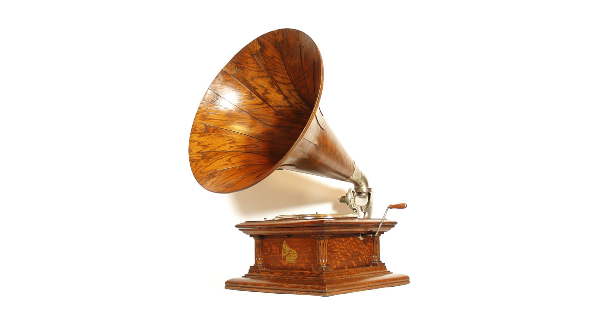1911 Columbia BII Phonograph With Original Spear Tip Wood Horn